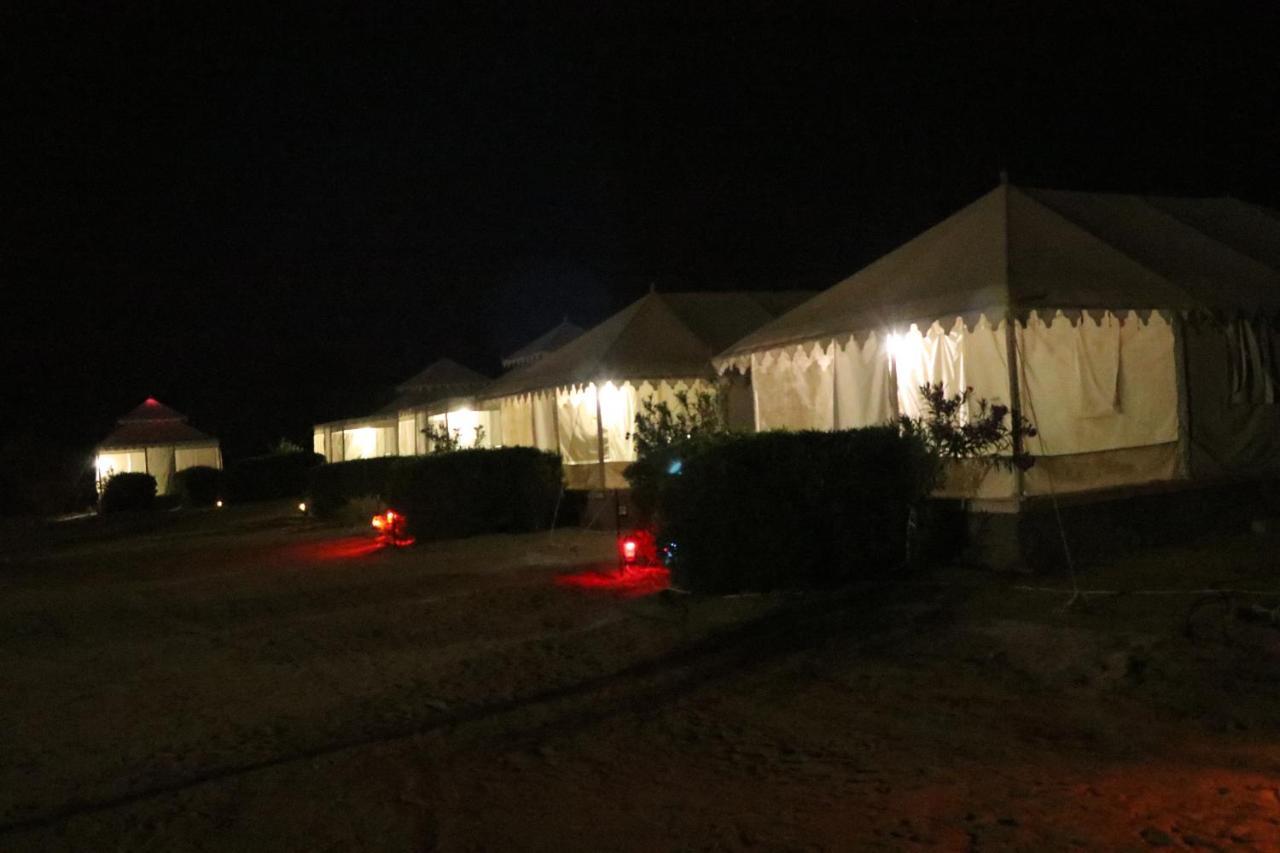 Sunny Desert Camp Kūri エクステリア 写真