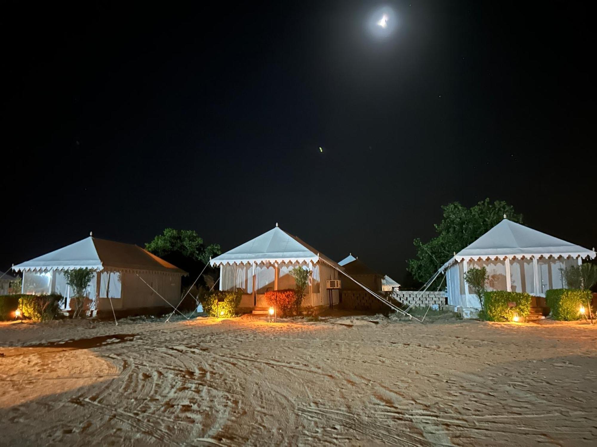 Sunny Desert Camp Kūri エクステリア 写真
