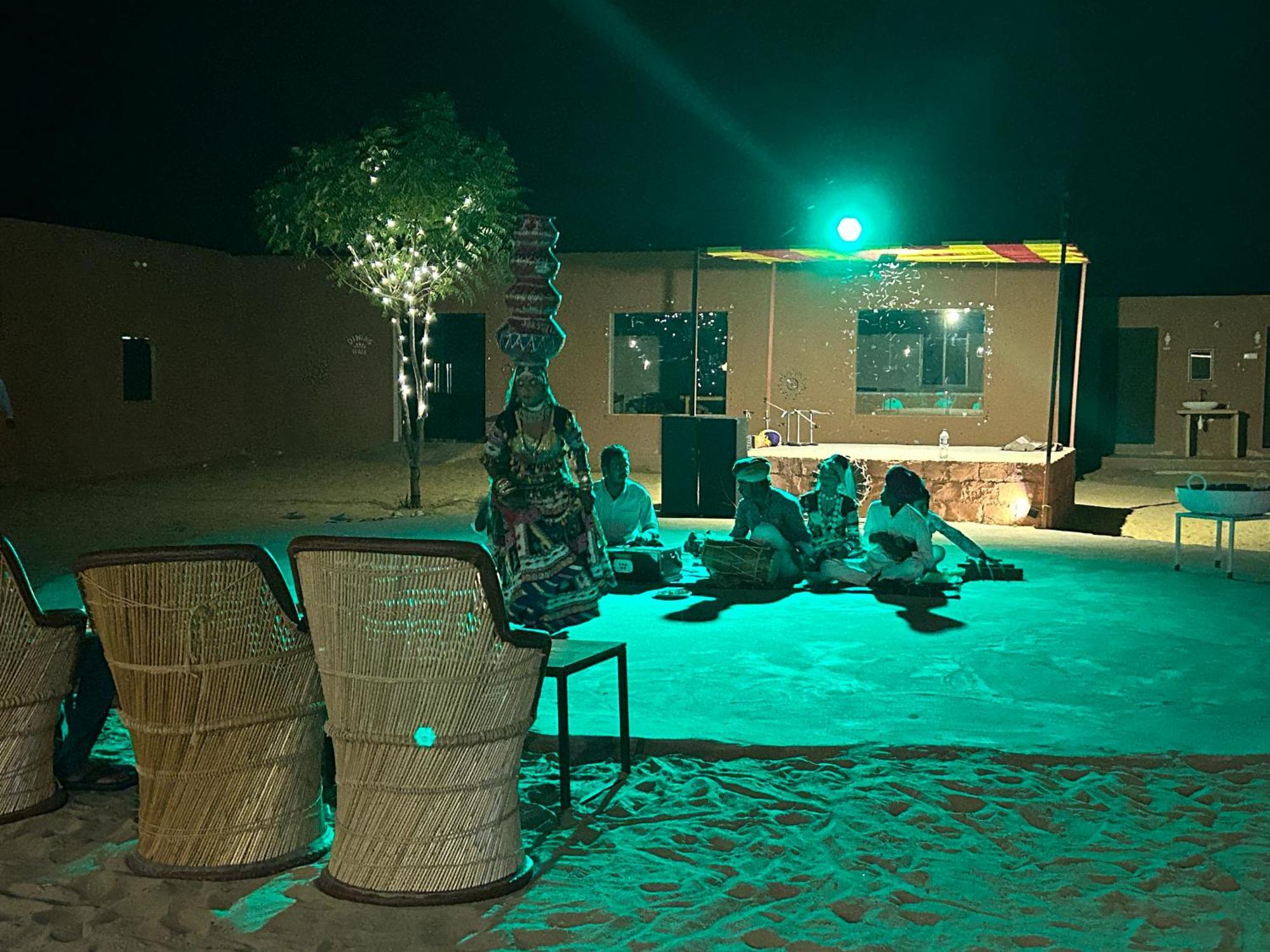 Sunny Desert Camp Kūri エクステリア 写真