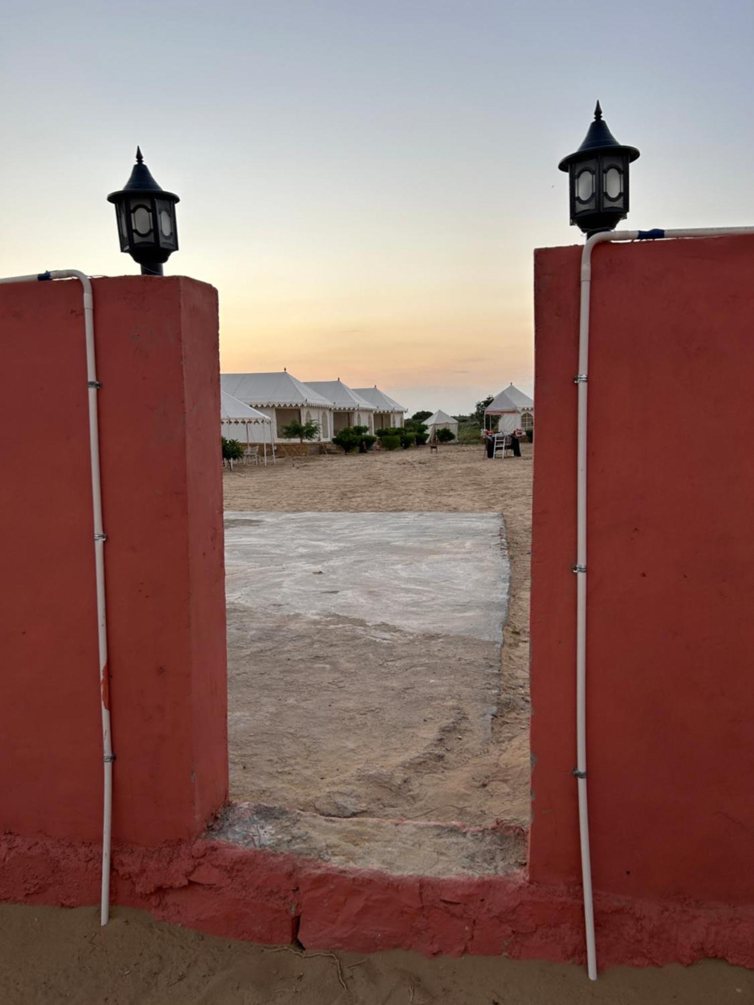 Sunny Desert Camp Kūri エクステリア 写真