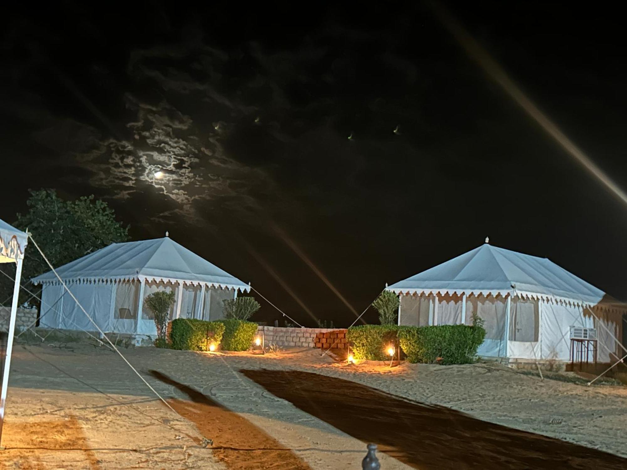 Sunny Desert Camp Kūri エクステリア 写真
